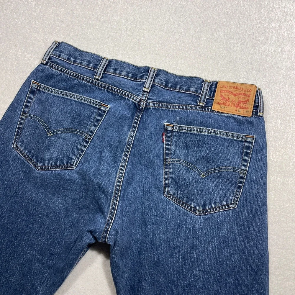 Levi Jeans Men's W38 L32 Straight Leg Comfort Inseam Measures 30